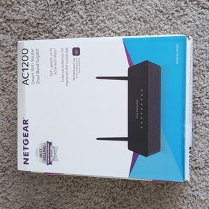 Netgear AC1200 Smart WiFi Router, model R6220